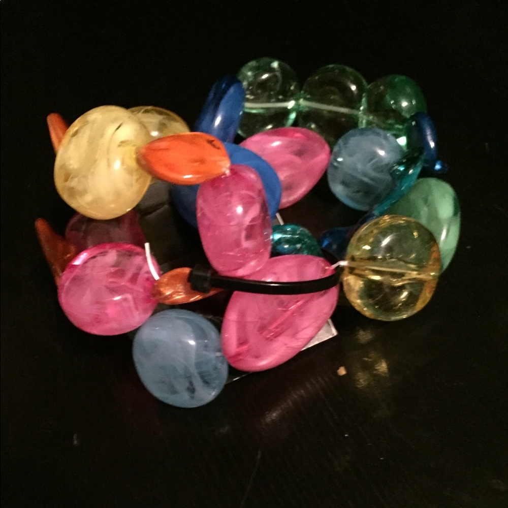 Multiple colored stretch braclet.